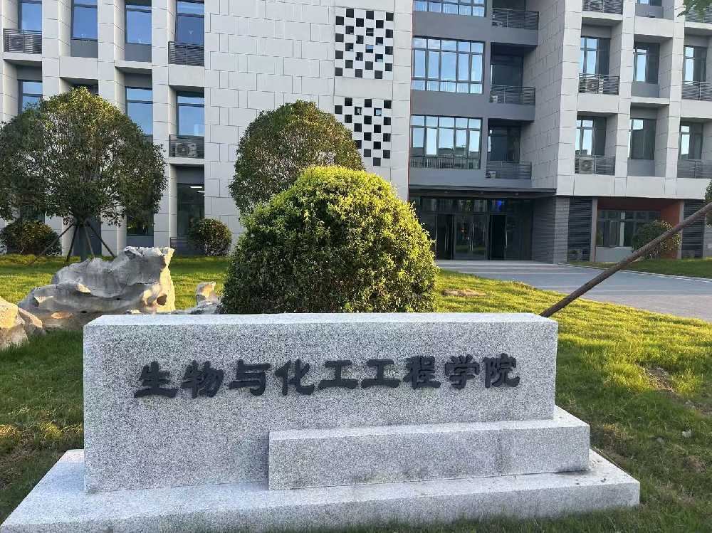 茫崖市扬州职业大学体育场高杆灯项目